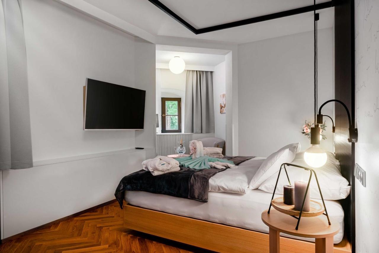 Zámek Hotel *